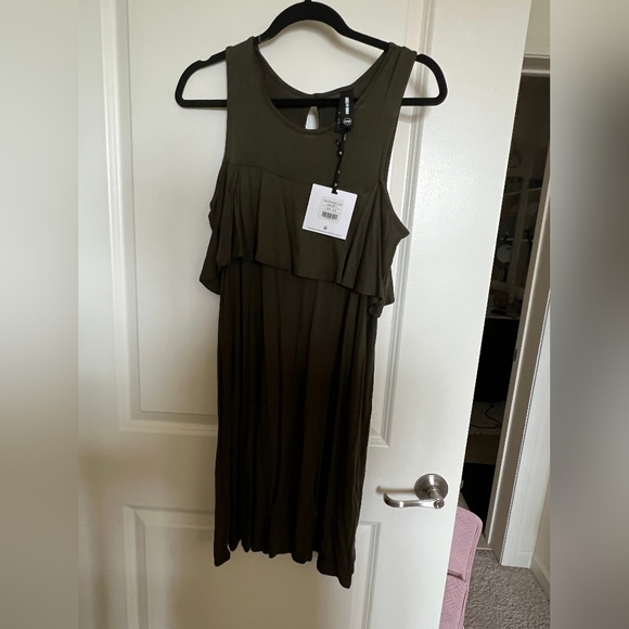 Tank - Picture 2 of 2